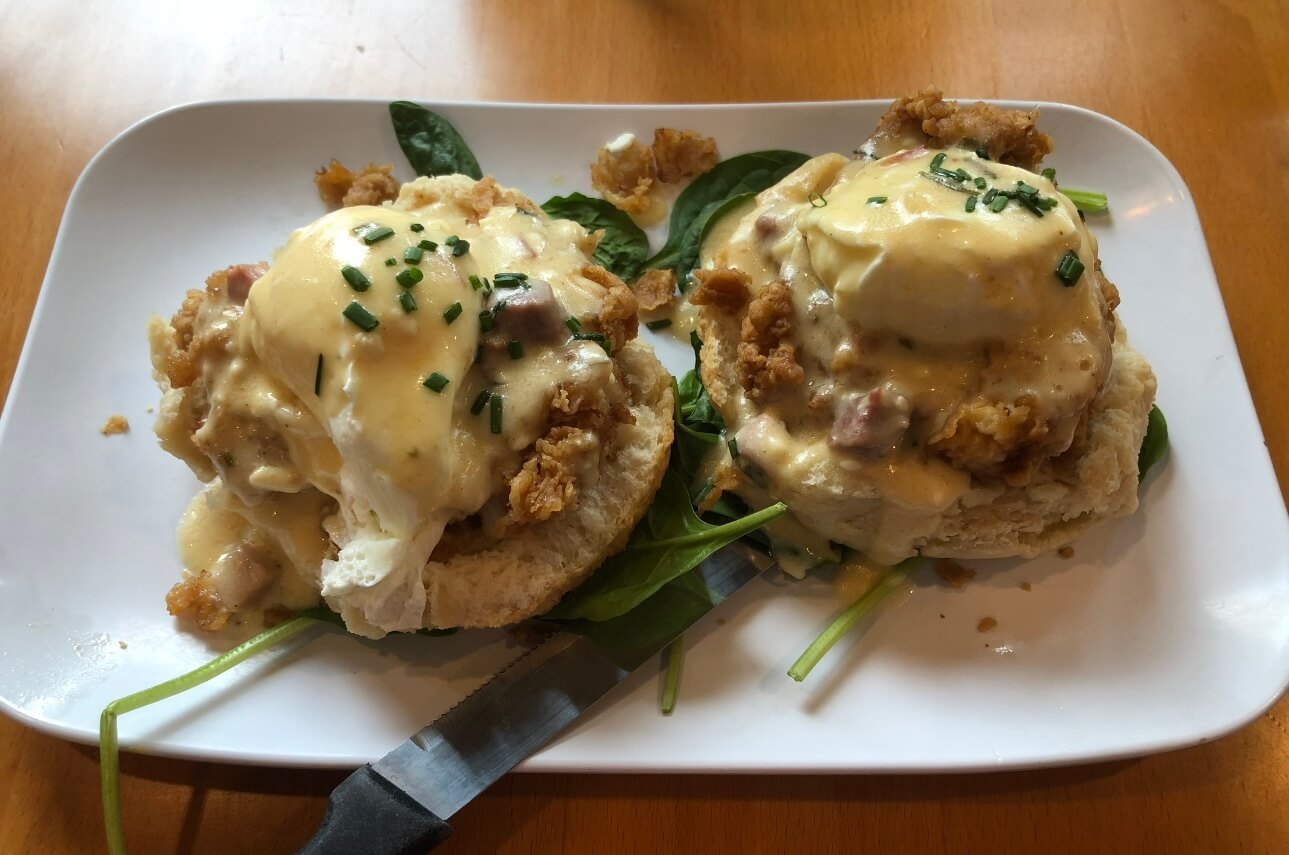 Poached egg on fried oyster biscuit